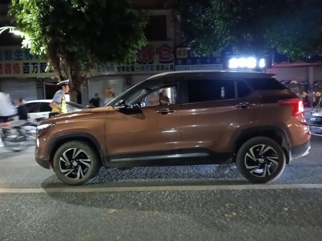 行車(chē)安全注意事項(xiàng)_路況_駕駛觀察禮讓行人