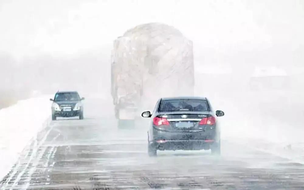 雪天出行指南_出行提示_雪天駕車安全技巧