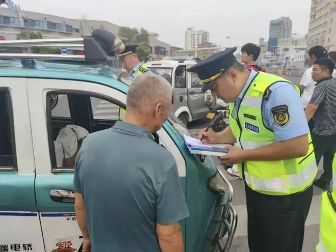 禁行_黃色臨時標識牌禁行_電動車號牌新規(guī)