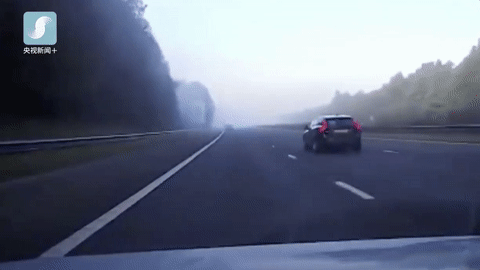 團霧天氣行車注意事項_高速公路團霧安全駕駛_出行提示