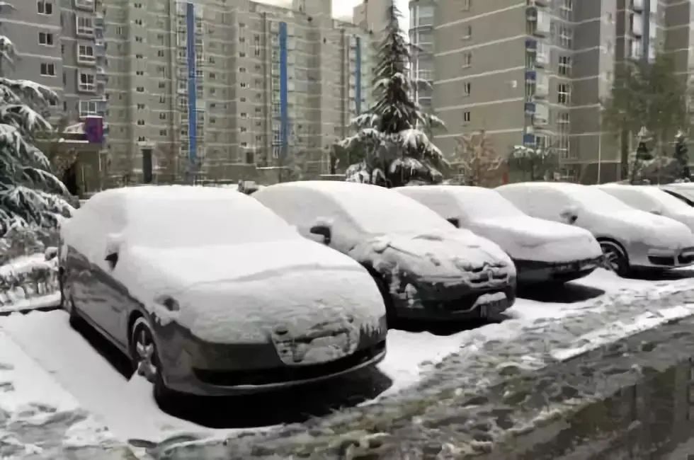 降雪天氣開車注意事項_出行提示_雪地行車安全技巧