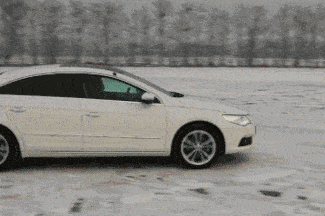 出行提示_雪地行車安全技巧_降雪天氣開車注意事項