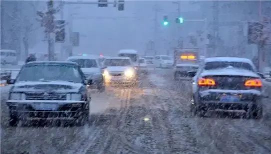 降雪天氣開車注意事項_雪地行車安全技巧_出行提示