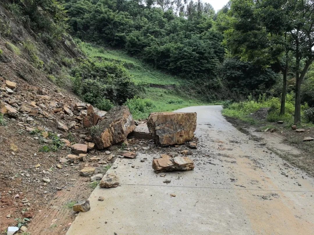 雨季汛期交通安全提示_出行提示_石林縣雨季道路隱患點(diǎn)