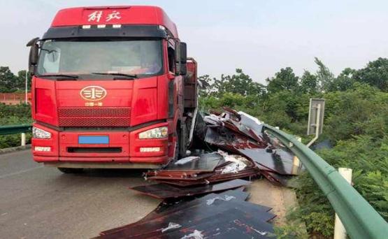 貨車(chē)超載安全隱患_出行提示_非法改裝貨車(chē)危害